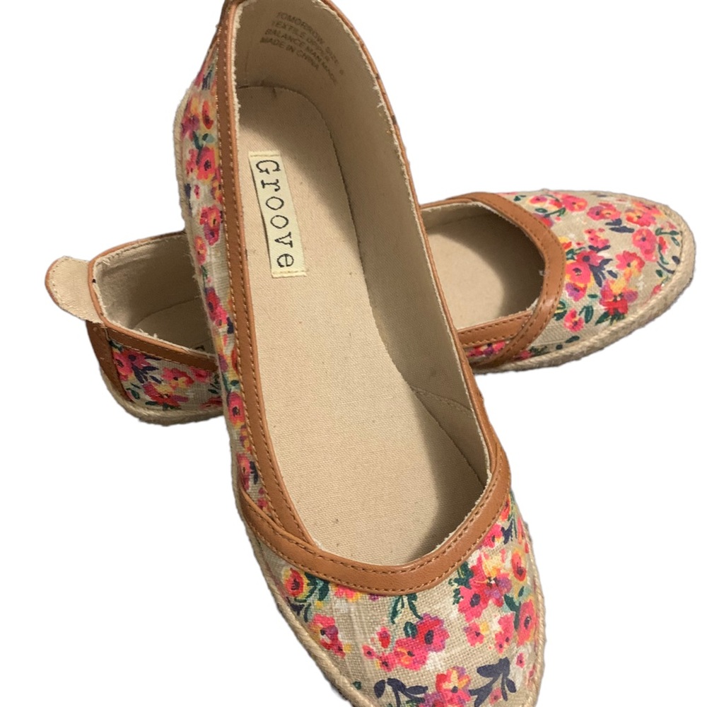 Women’s Flat shoe with rubber bottom